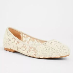 Torrid Sz 11 NWT Ivory Almond Toe Flats
